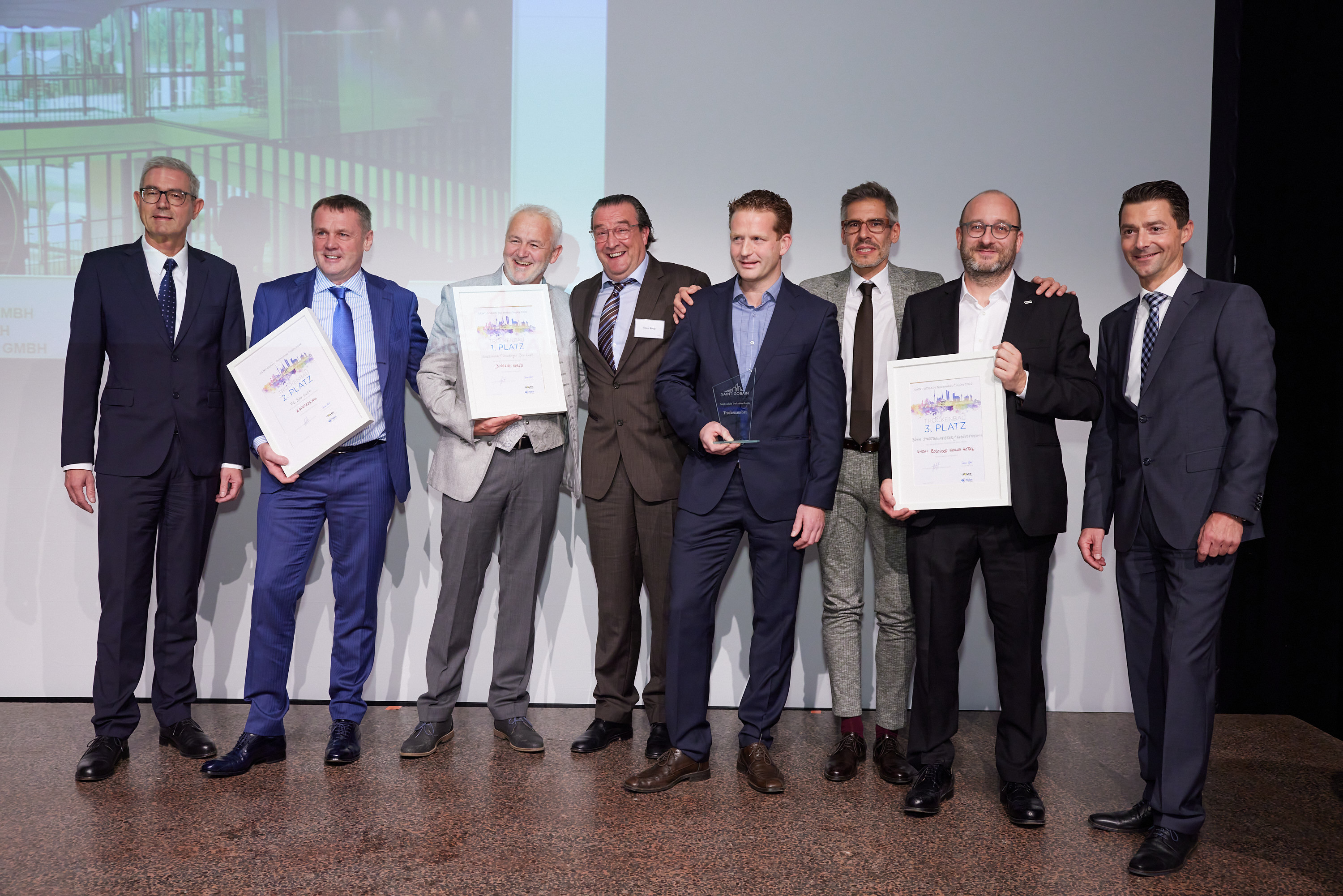 Saint-Gobain TROPHY 2022: Auszeichnung für die besten Trockenbauer des ...