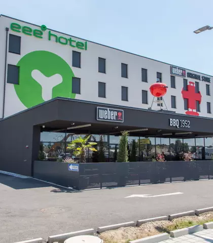 Weber Grill Shop & eee Hotel