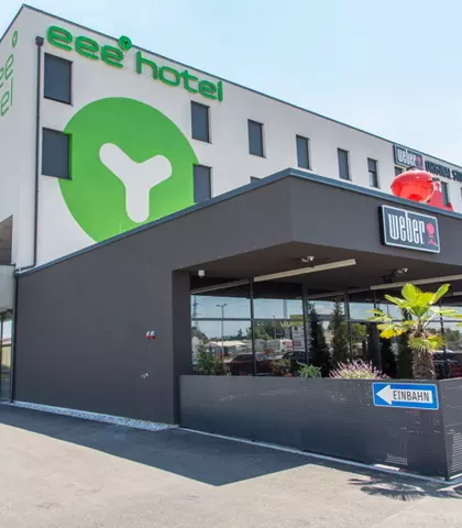 Weber Grill Shop & eee Hotel