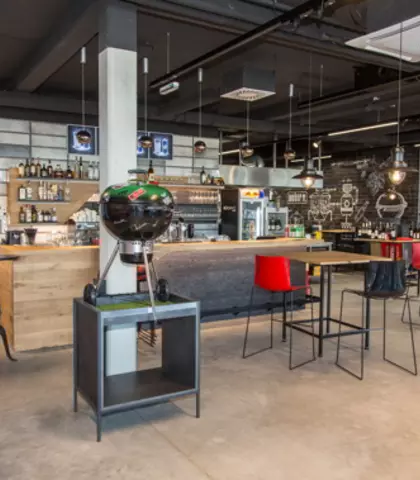 Weber Grill Shop & eee Hotel