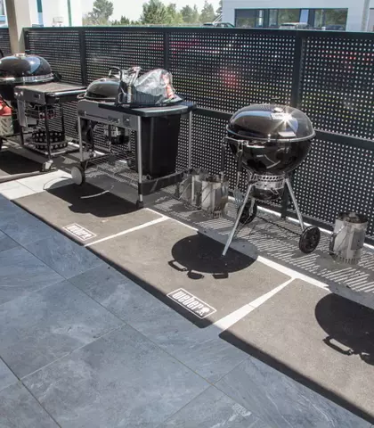 Weber Grill Shop & eee Hotel